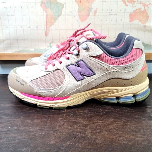 New Balance Other - BRAND NEW New Balance 2002R Hiking Pack Beige Men's Size 11.0